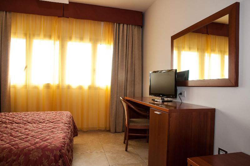 אולביה Hotel Demar מראה חיצוני תמונה