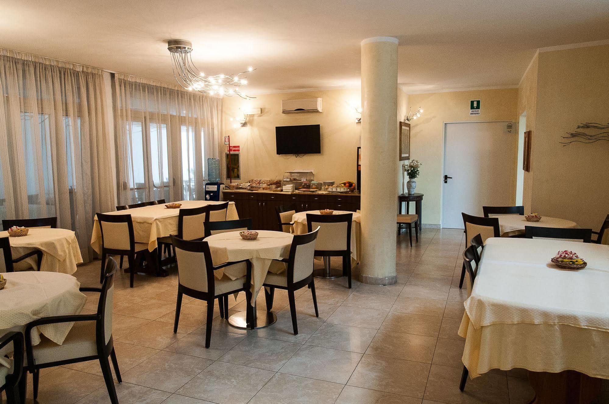 אולביה Hotel Demar מראה חיצוני תמונה